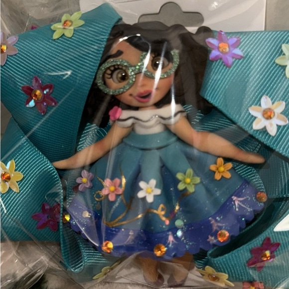 Handmade Bows Disney, Pixar assorted Characters, colors, clay, light weight - Picture 3 of 9